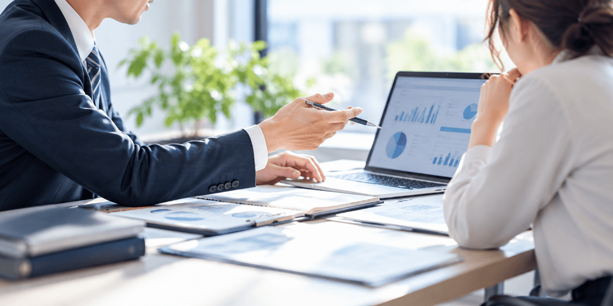企業のバックオフィス業務をサポートする様子